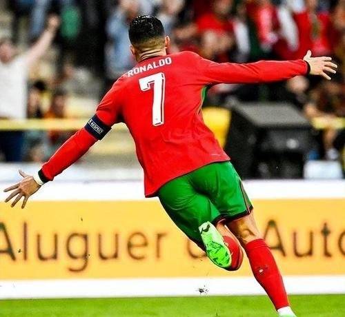 九游体育-C罗在FPX比赛中爆冷，锐不可当引发热议！引发球迷热议的简单介绍