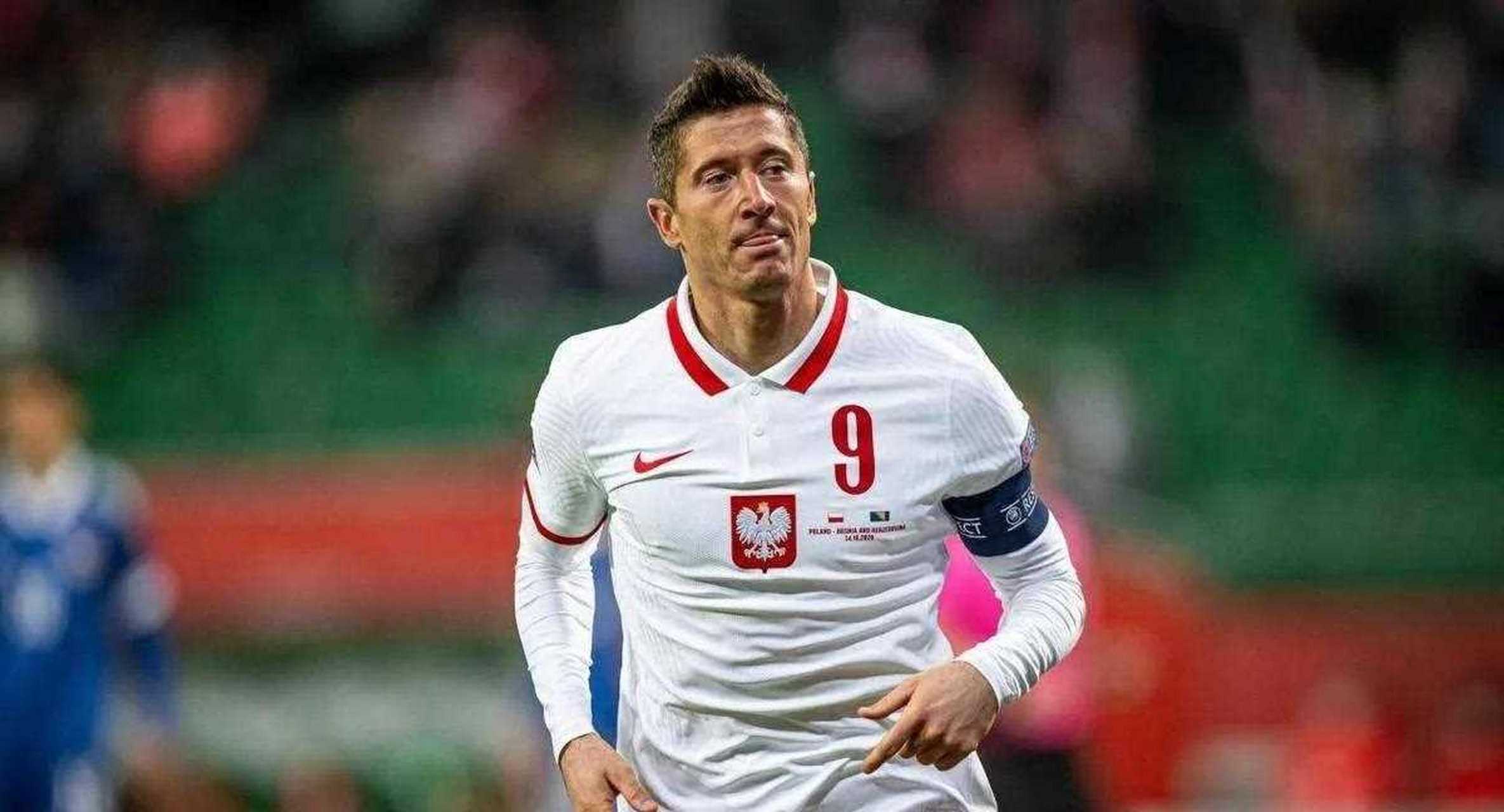 九游体育-莱万多夫斯基回归赛场，势不可挡首场状态亮眼，拜仁观众沸腾！的简单介绍