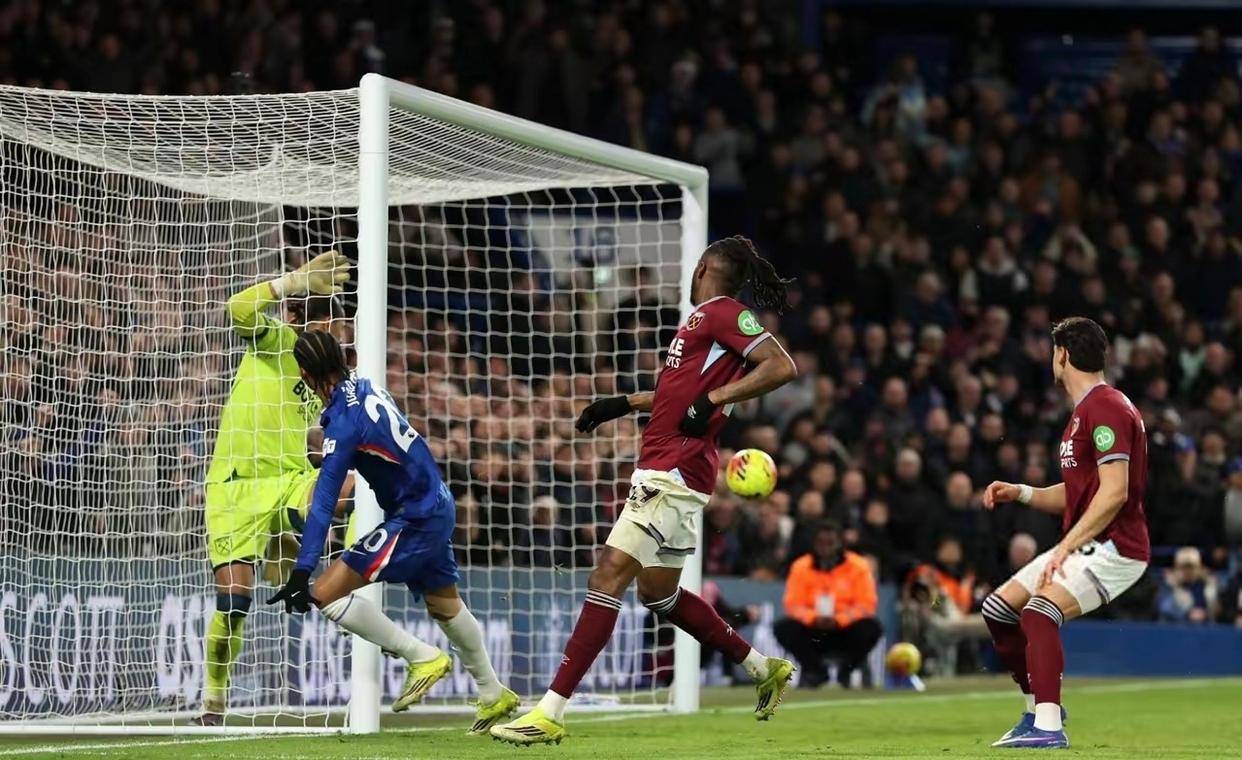 九游体育- 詹姆斯在切尔西比赛中绝杀,逆转引发热议的是谁 